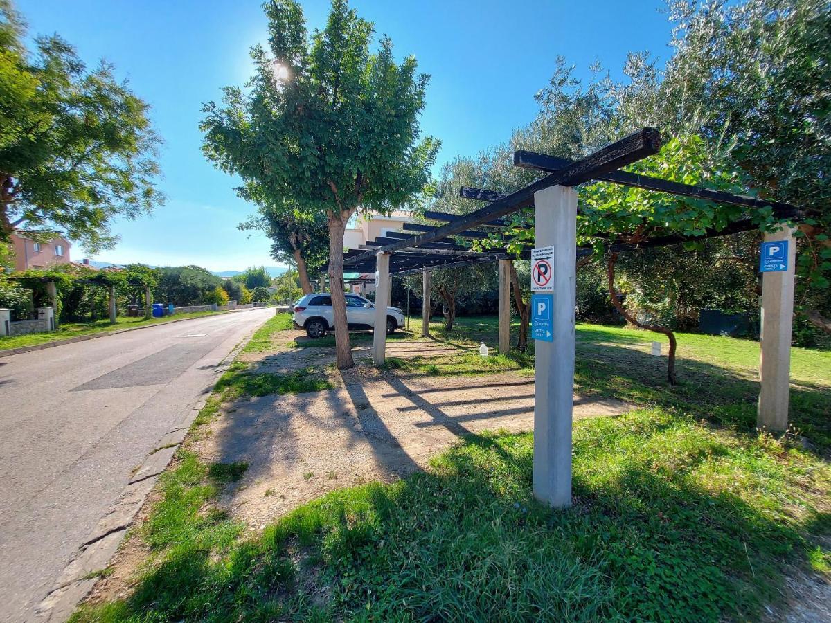 Apartments Fam Tomasic Baška Eksteriør billede