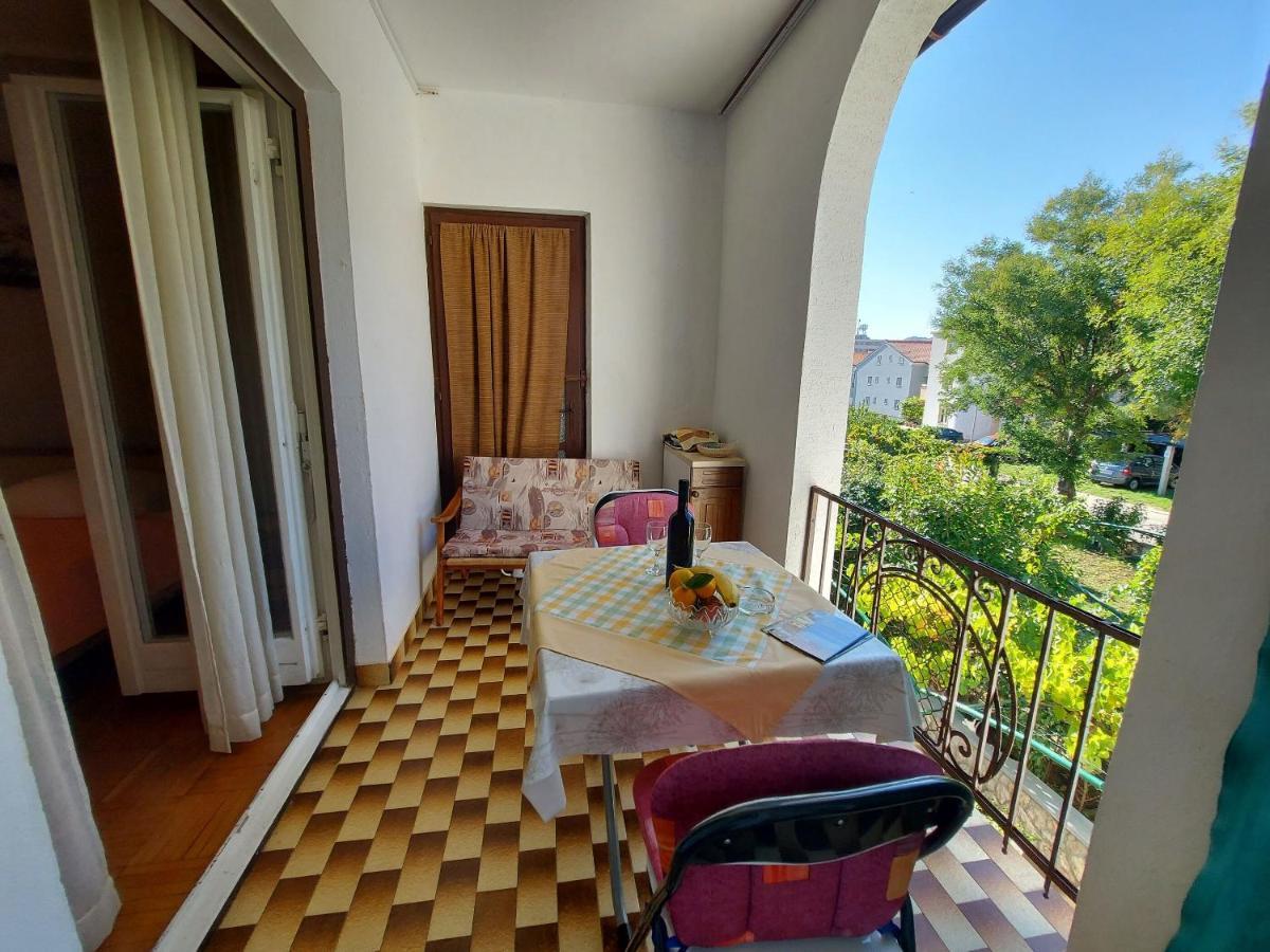 Apartments Fam Tomasic Baška Eksteriør billede