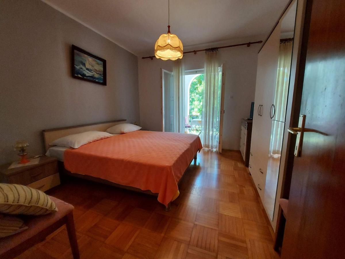 Apartments Fam Tomasic Baška Eksteriør billede