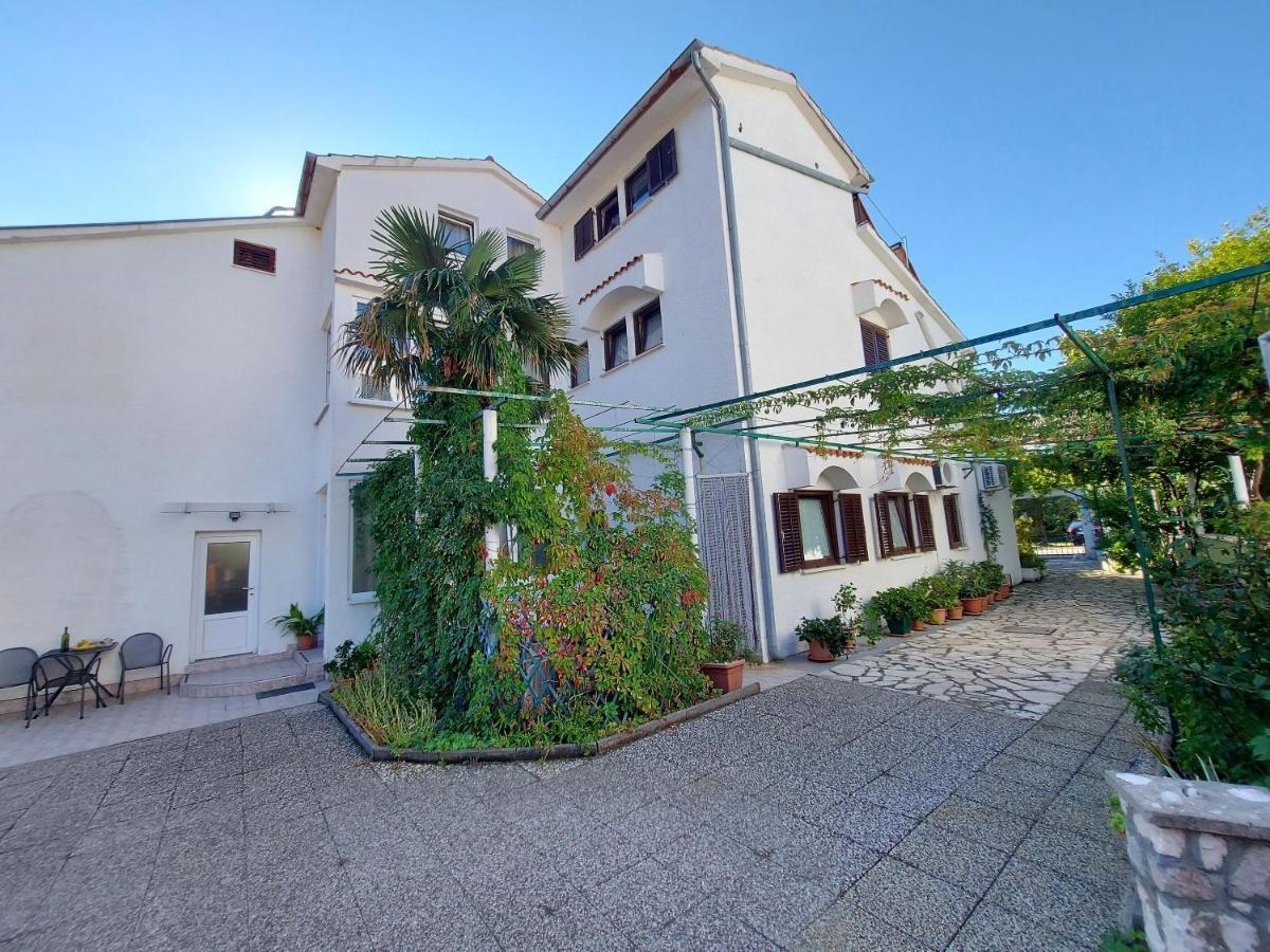 Apartments Fam Tomasic Baška Eksteriør billede