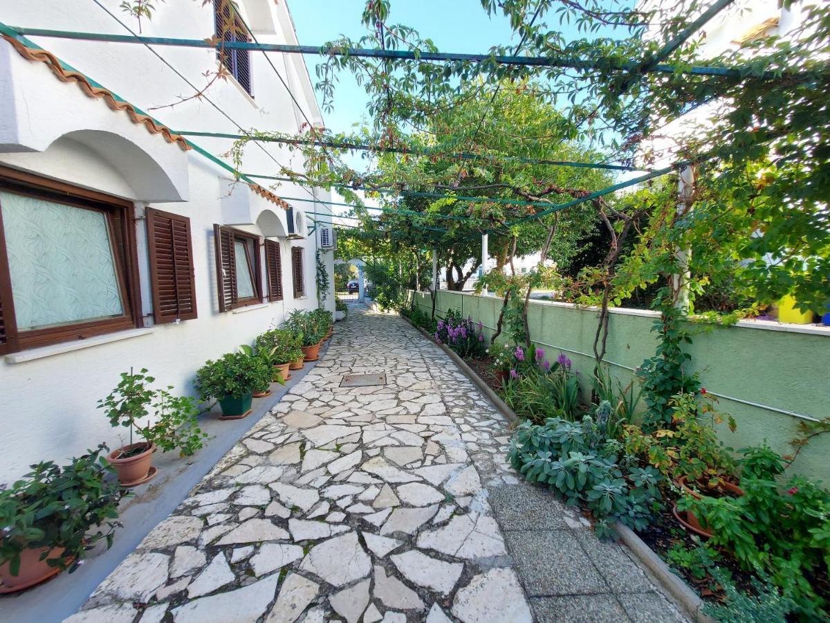 Apartments Fam Tomasic Baška Eksteriør billede