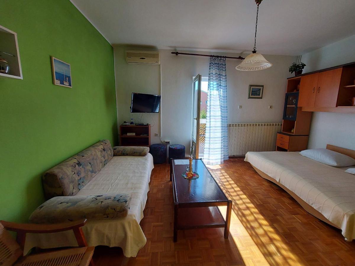 Apartments Fam Tomasic Baška Eksteriør billede